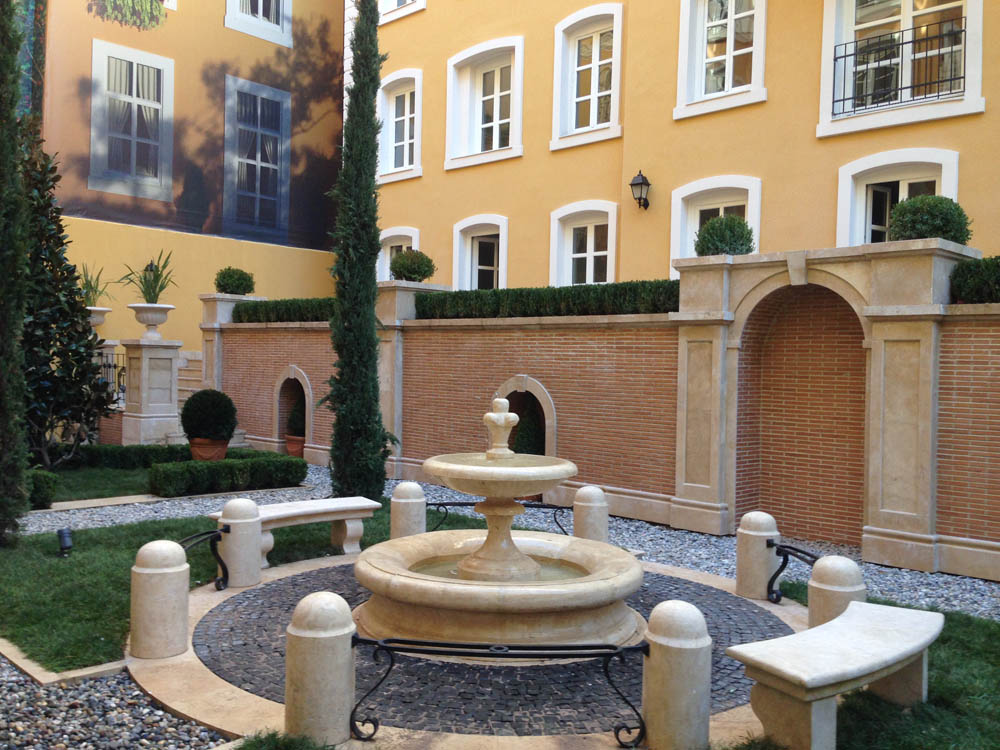 TOMTOM GARDEN